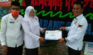 Kepsek MTs Babussalam Kalukuang Raih Juara Satu Kinerja Terbaik