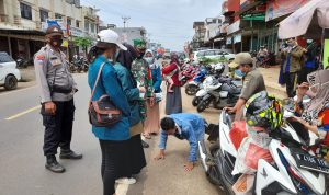 Tekan Penyebaran Covid-19, Kodim Lamtim Serentak Ops Yustisi Serta Bagikan Masker Gratis