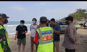 Wilayah Pantai Dipantau Koramil Cinangka Dalam Penegakan Disiplin Prokes Covid 19