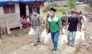 Wujud Peduli Sosial, GP Ansor dan MWC NU Malingping Bantu Korban Kebakaran di Cigemblong