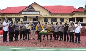 Kapolres Madina Ulang Tahun, Para PJU dan Personil Berikan Kejutan Kue dan Nasi Tumpeng