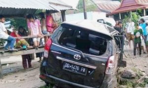 Pecah Ban, Sebuah Mobil Alami Laka Tunggal di Manjangloe Jeneponto