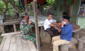 Terapkan Prokes di Setiap Desa, Babinsa 2304/Anyar Giat Komsos