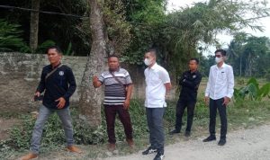 M.Nabil Jayabaya Pantau Pekerjaan Jalan Hotmix di Desa Warunggunung 