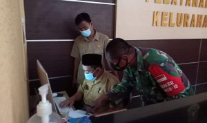 Anggota Koramil 2307/Ciwandan Giat Puan Ter pendataan Masyarakat Melaksanakan Isoman