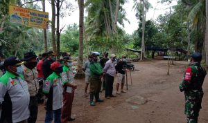 Anggota Koramil 2304/Anyar Giat Bintahwil Mengajak Warga Patuhi Prokes