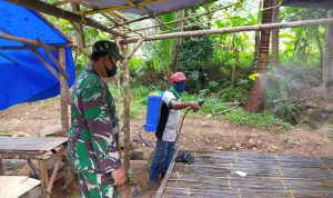 Babinsa Koramil 2304/Anyar Karbak Pembuatan Rumah Warga