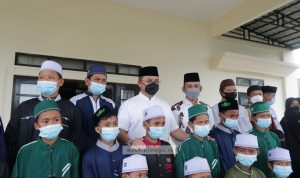 Lantunan Selawat Para Santri Iringi Gubernur Tandatangani Prasasti Ponpes Tahfidz Guntur