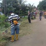 Anggota Koramil 2301/Cilegon Giat Jum’at Karbak Kebersihan Lingkungan