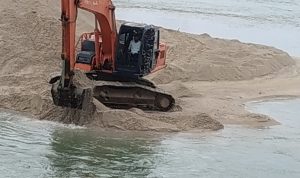 Percepat Pengerukan Alur Muara Air Kantung, Gubernur Erzaldi Tambah Alat Berat Excavator