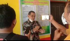 Dinas PMD Jeneponto Serahkan Surat Undangan Pemilih ke Panitia Pilkades, Ini Harapan Kadis