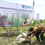 Gandeng Bangka Flora Society, PLN UIW Babel Tanam 2.000 Pohon di Sempadan Sungai Upang