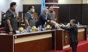 Hadiri Paripurna Ranperda APBD 2022, Plt Gubernur: Target Pendapatan Daerah Rp10,8 Triliun