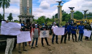 Ormas BBP Demo Tuntut Parkir Liar Tronton di Bahu Jalan Ditertibkan