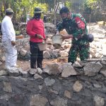 Anggota Koramil 2307/Ciwandan Giat Karbak Pembangunan Pondasi