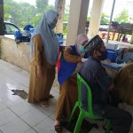 Dinas Koperasi, UKM dan Perdagangan kolaborasi Tim Medis Puskesmas Polut dalam Percepatan Vaksinasi di Wilayah Pasar