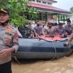 Kapolres Bangka Barat Tinjau Lokasi Banjir di Kampung Hulu 