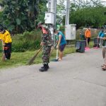 Anggota Koramil 2301/Cilegon Giat Karbak Kebersihan Lingkungan