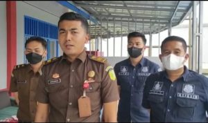 Unit Tipidkor Polres Lampung Utara Limpahkan Tersangka Kades Gunung Besar ke Kajari Kotabumi