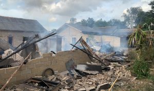 Polres Bangka Barat Polsek Kelapa Respon Cepat Evakuasi Rumah Warga Kebakaran