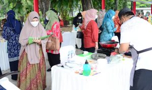 Naoemi Octarina Juri pada Lomba Masak Antar Kepala OPD