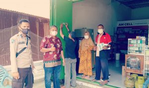 Kelurahan Sabintang Gelar Pemasangan Label Sticker di Rumah Warganya