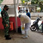 Anggota Koramil 2307/Ciwandan Giat Karbak Penyemprotan Cairan Disinfektan