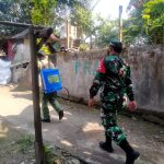 Anggota Koramil 2307/Ciwandan Giat Karbak Penyemprotan Cairan Disinfektan