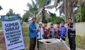 Memudahkan Aktivitas Ratusan Siswa di Madrasah Ibtidaiyah Fastabiqul Khoirot Lewat Sumur Wakaf