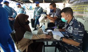 TNI AL Banten Gelar Vaksinasi USIA 6-11 Tahun di Atas Kapal Perang