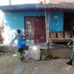 Anggota Koramil 2307/Ciwandan Giat Karbak Penyemprotan Cairan Disinfektan