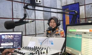 Kapolres Kota Metro Gelar Talkshow di Radio, Ajak Masyarakat untuk Vaksin dan Patuhi Prokes