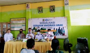 Kapolsek Binamu Bersama Camat Turatea Hadiri Sosialisasi Vaksinasi Anak di SDN 12 Mangepong