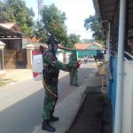 Anggota Koramil 2307/Ciwandan Giat Karbak Penyemprotan Cairan Disinfektan