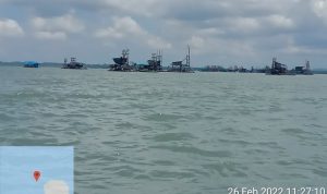 Miskipun Berulang Ditertibkan Puluhan Ponton Isap PIP Tetap Beroprasi di Mengkubung