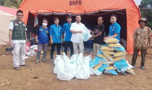 PLN UPJ Rangkasbitung Gandeng KNPI DPD Lebak Berikan Bantuan Paket Sembako untuk Warga Terdampak Pergerakan Tanah