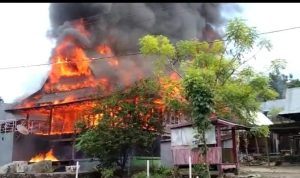 Diduga Korsleting Listrik, Tiga Unit Rumah Hangus Terbakar di Jeneponto 