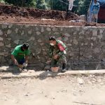 Babinsa Koramil 2302/Bojonegara Giat Karbak Pemasangan Pondasi