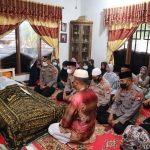 Wujud Kepedulian, Kapolres Takalar Melayat Kerumah Orangtua Anggotanya yang Meninggal Dunia