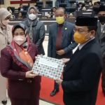 DPRD Pasangkayu Paripurnakan Ranperda, Fraksi bersama Pemda Menandatangani Berita Acara Persetujuan