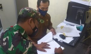 Babinsa Koramil 2306/Mancak Giat Puan Ter Pendataan Warga Usia 12 Tahun