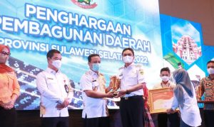 Pemkab Barru Diganjar Penghargaan Atas Kwalitas Perencanaan Pembangunan