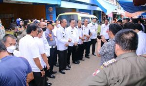 Serap Aspirasi Pedagang Azwar Yazid Tinjau Pasar Pagi di Kotabumi