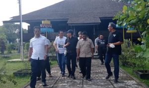 Herman Suhadi Ketua DPRD Prov Babel Bersama PJ Gubernur Tinjau Rumah Adat di Belitung