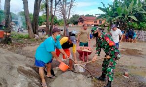 Babinsa Koramil 2303/Pulomerak Karbak Pembuatan Pondasi