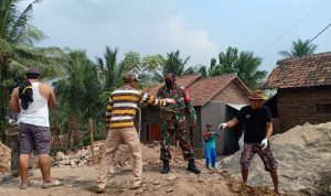 Babinsa Koramil 2307/Ciwandan Giat Karbak Pembangunan Masjid