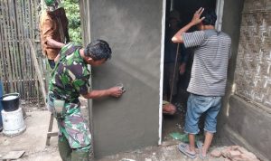 Babinsa Koramil 2302/Bojonegara Giat Karbak Pembuatan Tembok Penahan Tanah