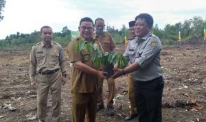 Progam Pengembangan Durian Lokal di Desa Gudang, Bupati Riza Sebut Kegiatan Ini Jangan Hanya Menjadi Seremonial Saja