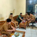 Babinsa Koramil 2305/Cinangka Giat Komsos Membahas Tentang Kamtibmas