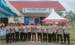 Anggota Polsek Kelapa Sambut Kedatangan Kapolres Bangka Barat